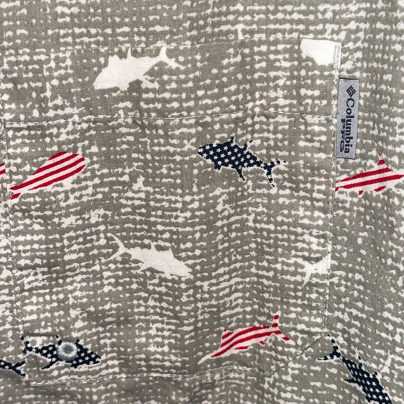 Columbia Short Sleeve Venter Button Down Collar Fishing Shirt XL Patriotic Shark - Picture 4 of 7